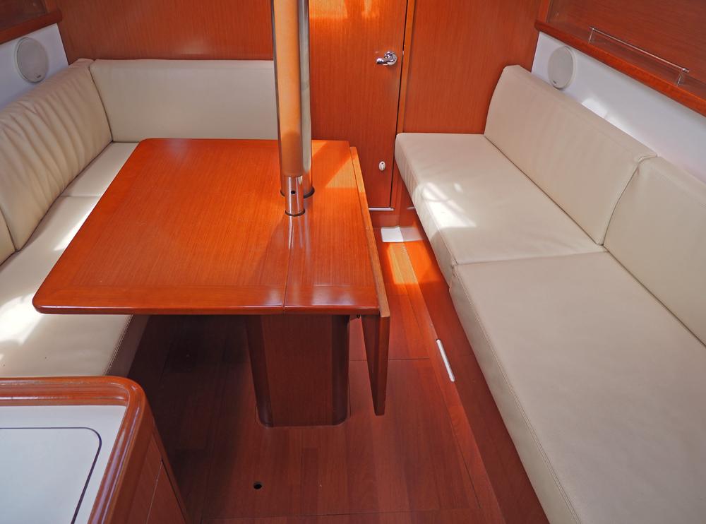 Salon, Accommodatie